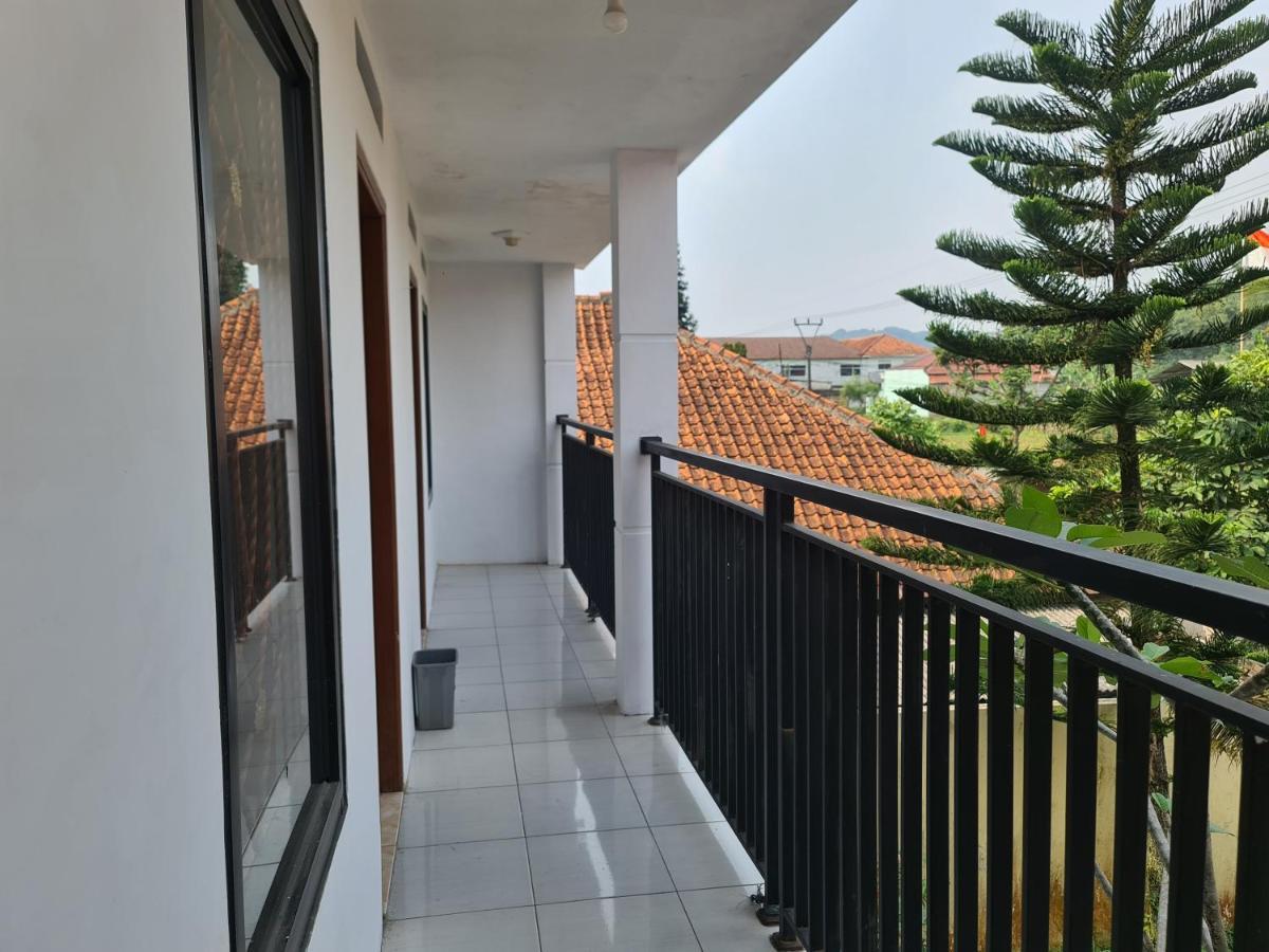 Kampung Istal Villa Pamijahan Bogor Exterior foto